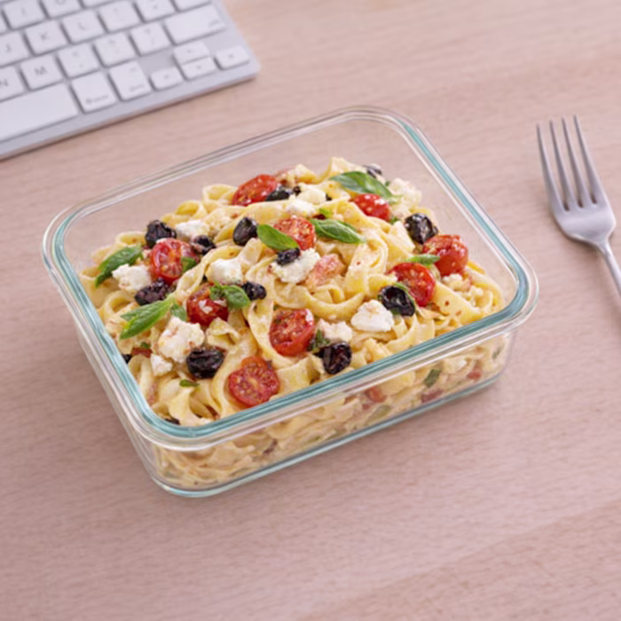 Carmanyola de tagliatelle amb tomàquets rostits, alfàbrega i oli
