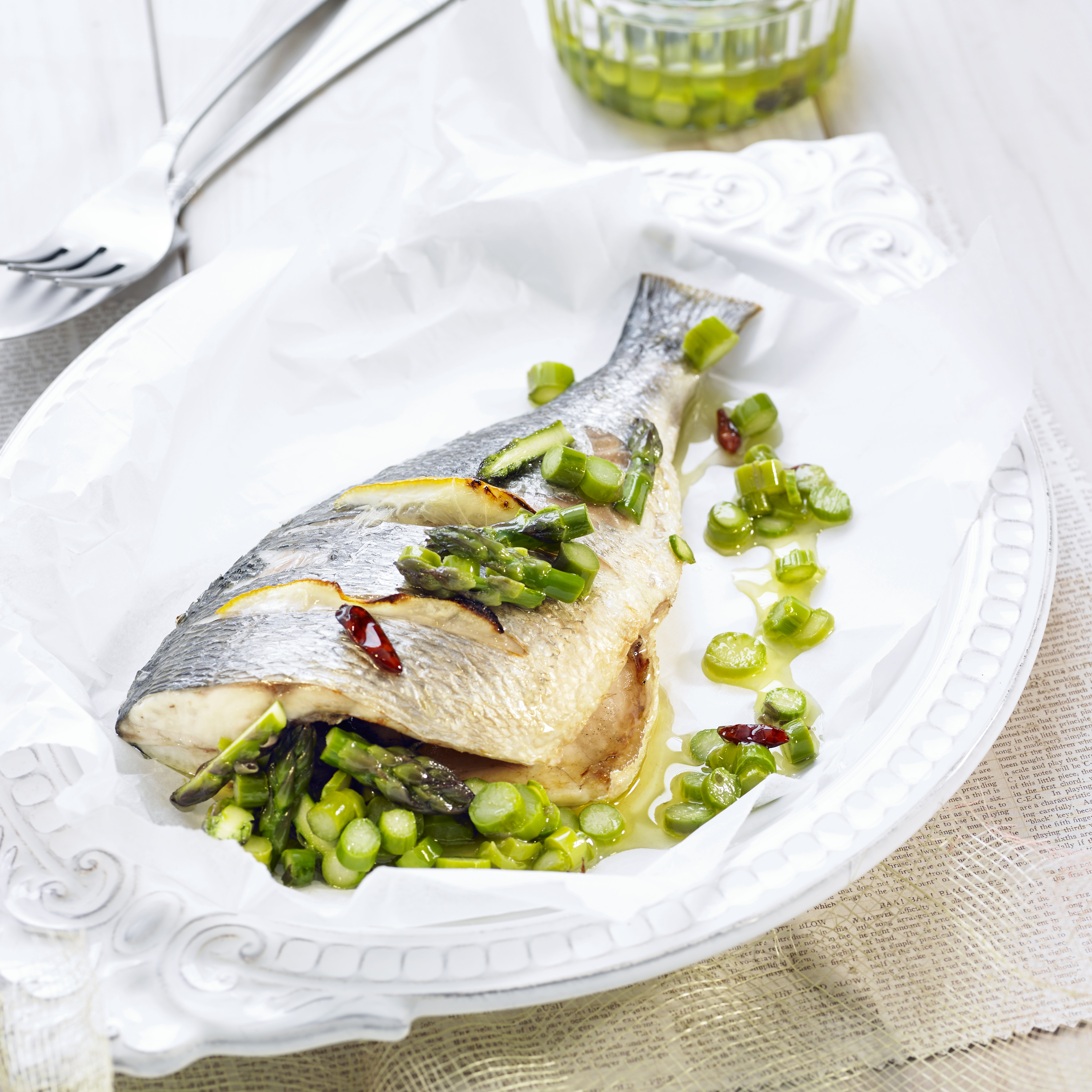 Orada farcida d'espàrrecs