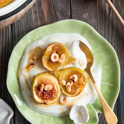 Figues al forn amb taronja i avellanes
