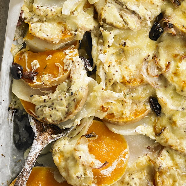 Carbassa gratinada amb formatge gruyere i olives