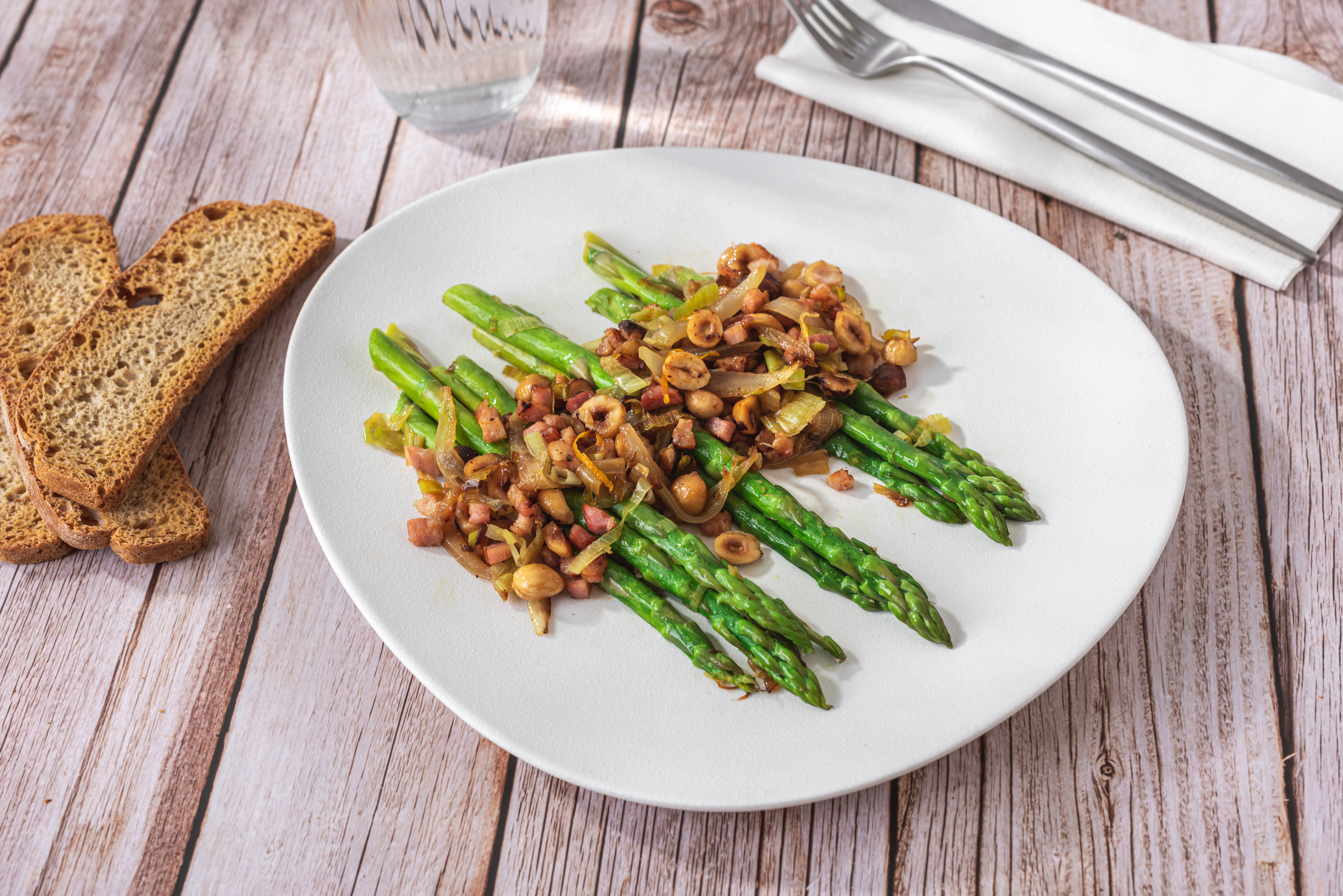 Espàrrecs amb cansalada