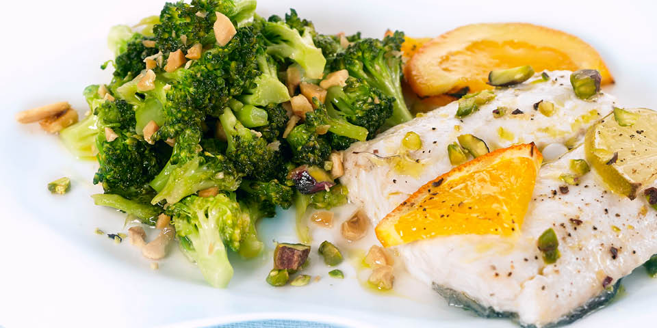 Lluç amb bròquil i taronja