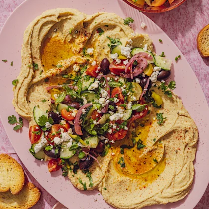 Hummus amb amanida groga de tomàquets