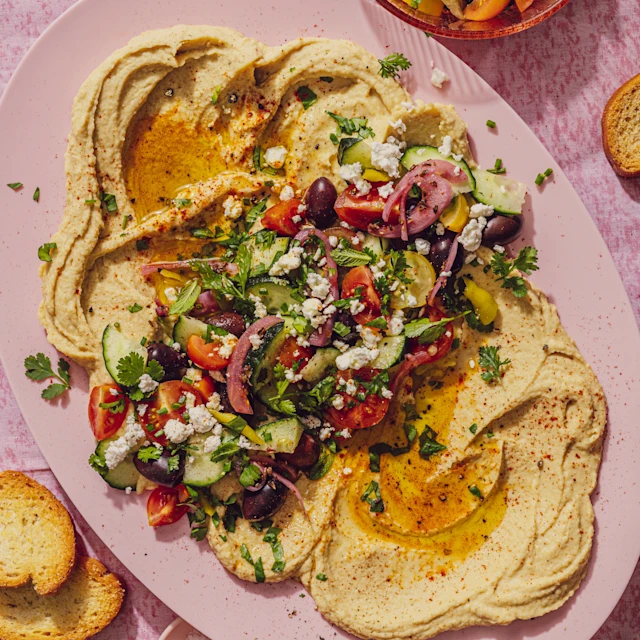 Hummus amb amanida groga de tomàquets