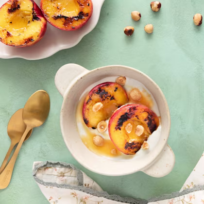 Nectarines a la planxa amb mel i iogurt