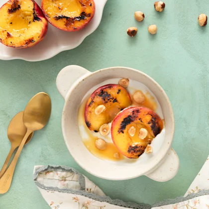 Nectarines a la planxa amb mel i iogurt