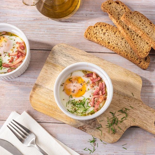 Ous en Cocotte amb Bacon Fumat