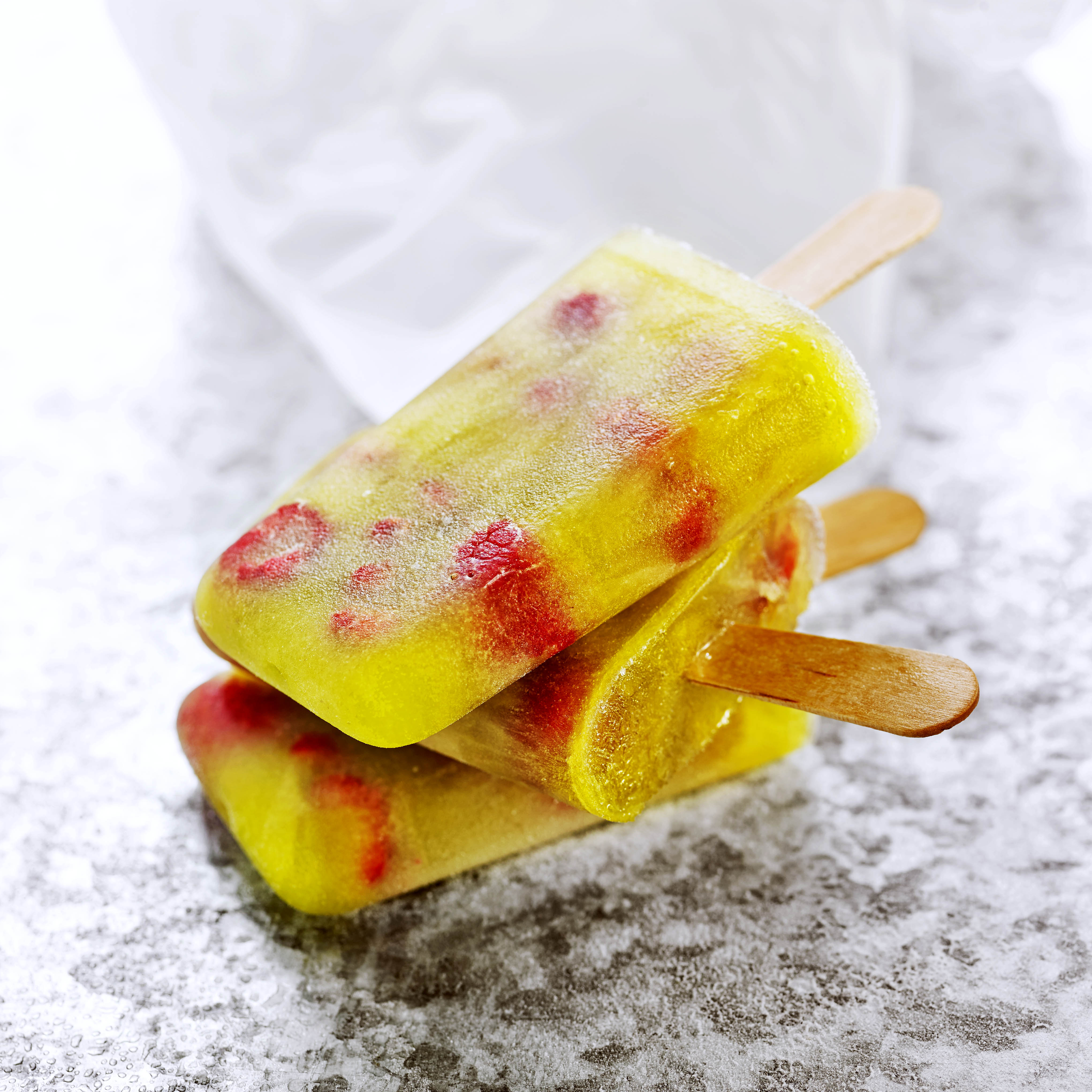 Gelats de pal de pinya i fruites vermelles