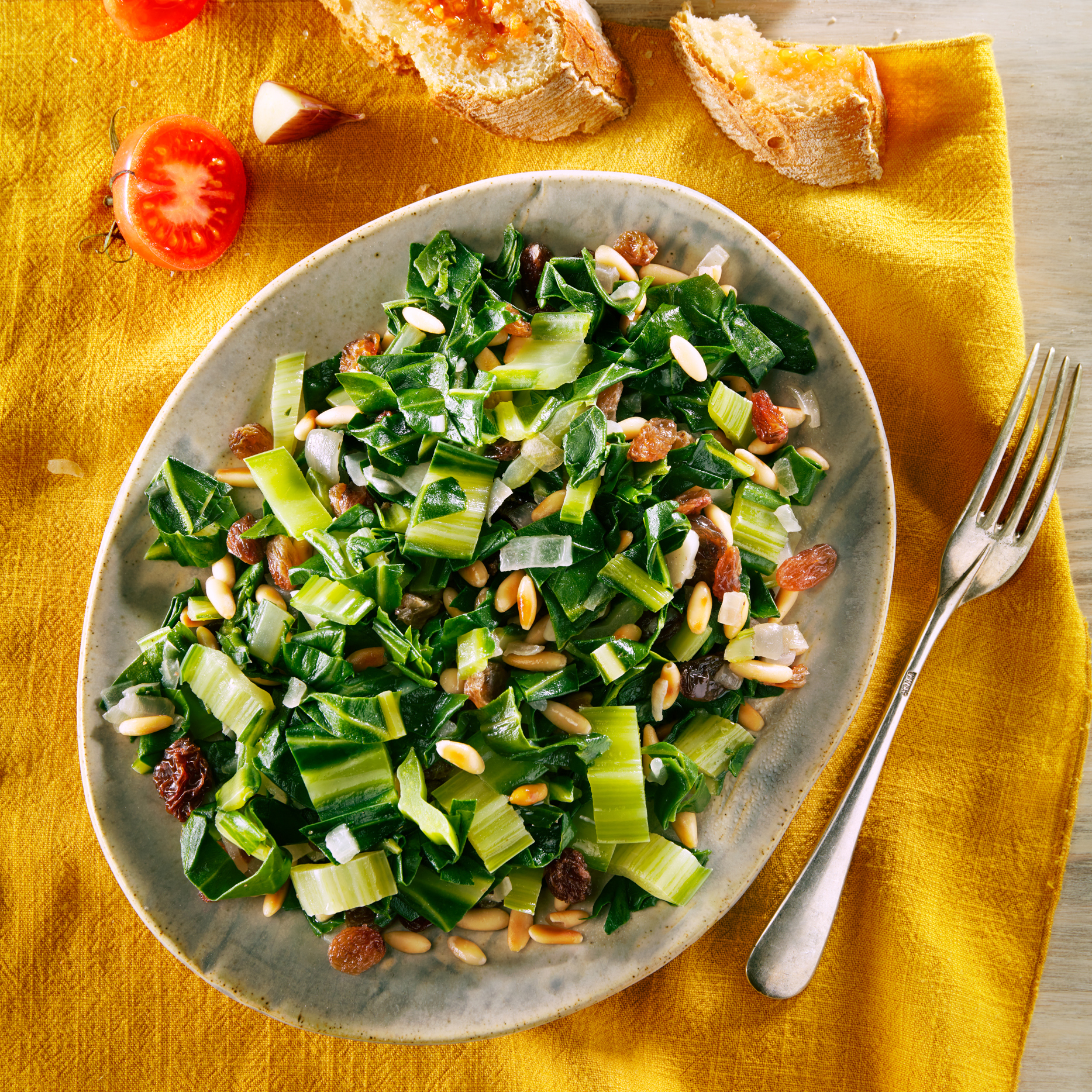 Bledes amb pinyons i panses