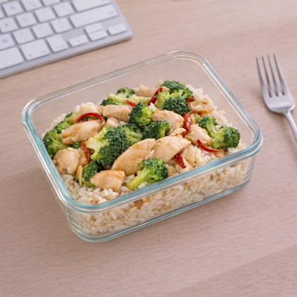 Carmanyola de pollastre amb bròquil i arròs