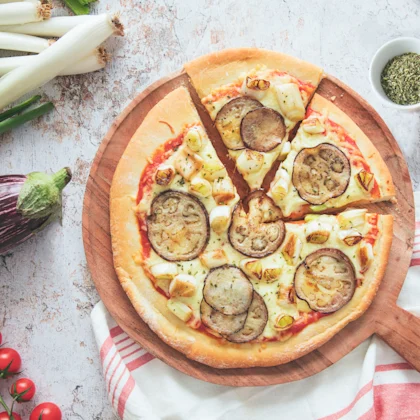 Pizza de calçots i albergínia