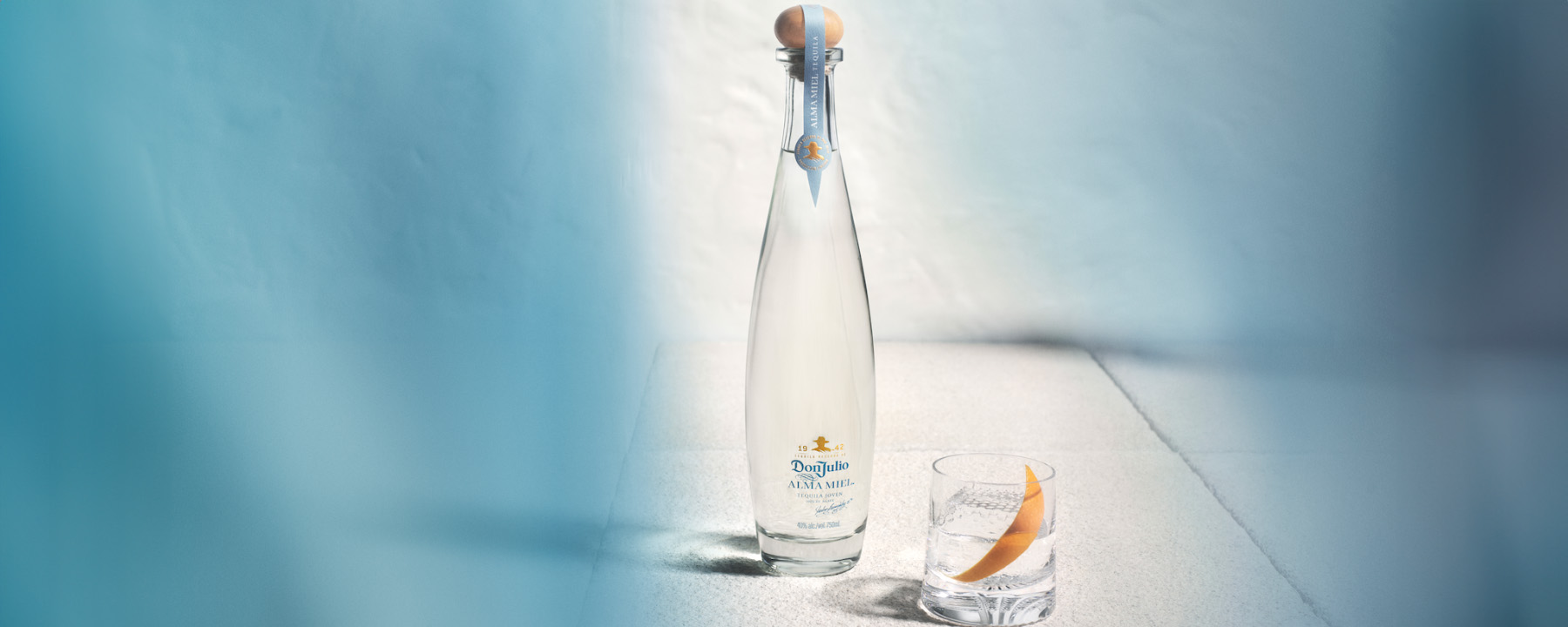 Botella de Don Julio Alma Miel