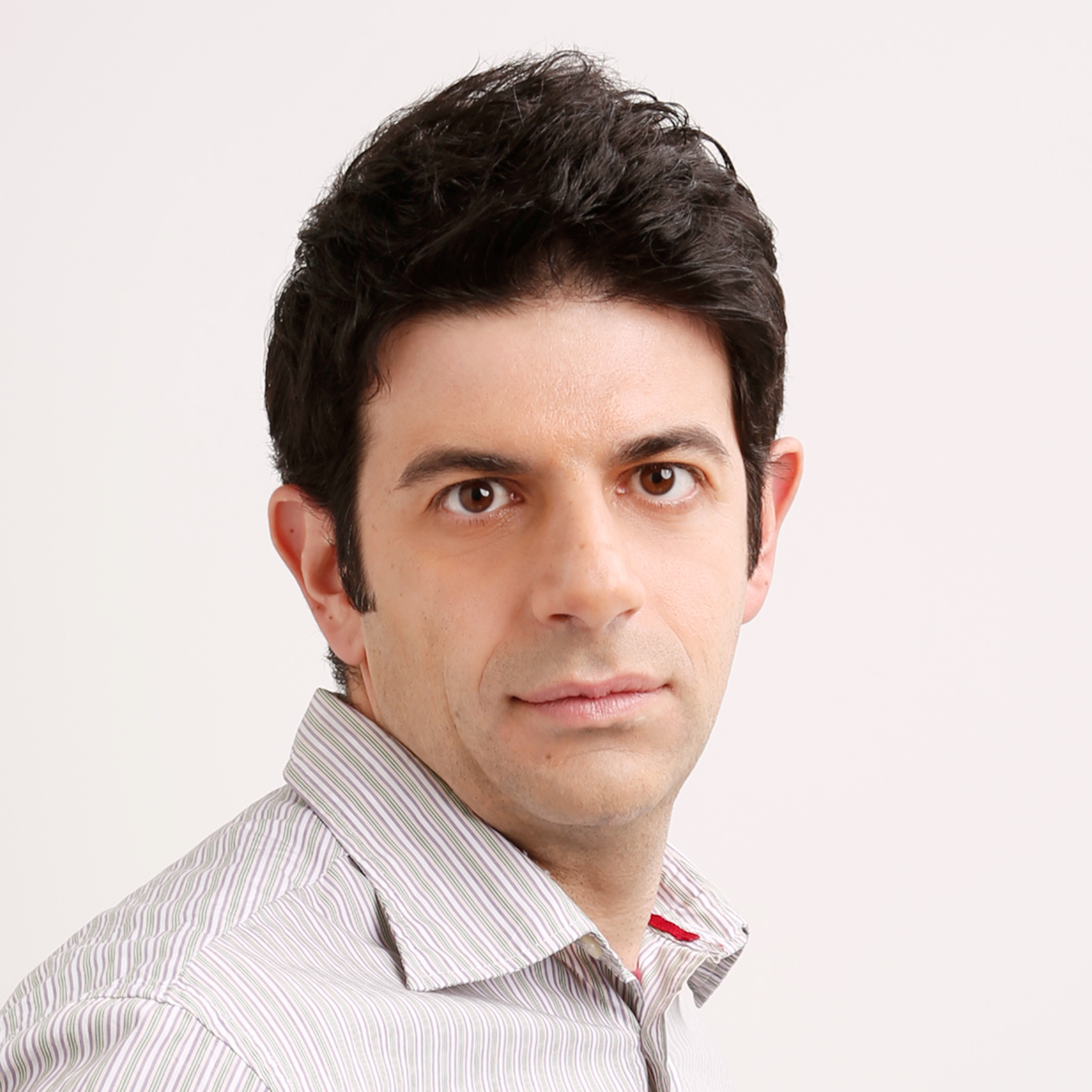 ニコス・ミカラキスの顔写真