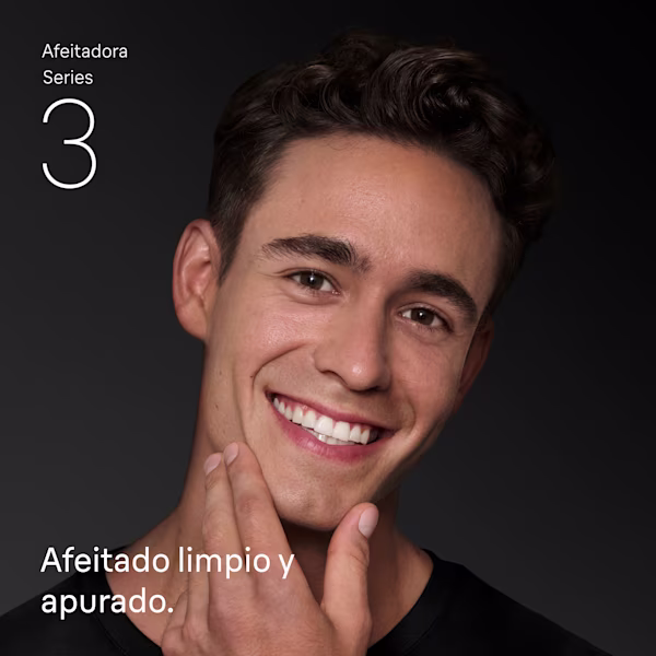 Afeitadora Braun Series 3 Afeitado apurado y cómodo – hombre sonriente tocando su piel suave después de afeitarse. Afeitadora Braun Series 3 Afeitado apurado y cómodo – hombre sonriente tocando su piel suave después de afeitarse.