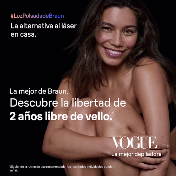 Imagen de una mujer disfrutando de la libertad de 2 años de piel suave.