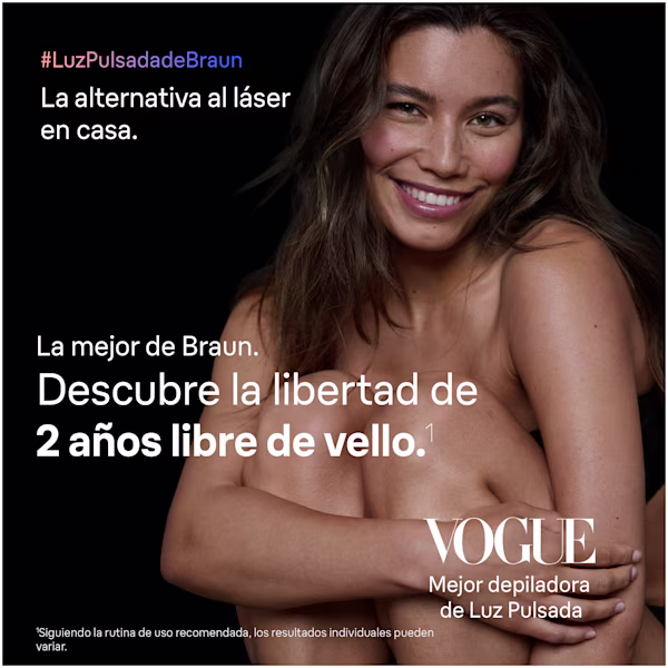 Imagen de una mujer disfrutando de la libertad de 2 años de piel suave. Imagen de una mujer disfrutando de la libertad de 2 años de piel suave.