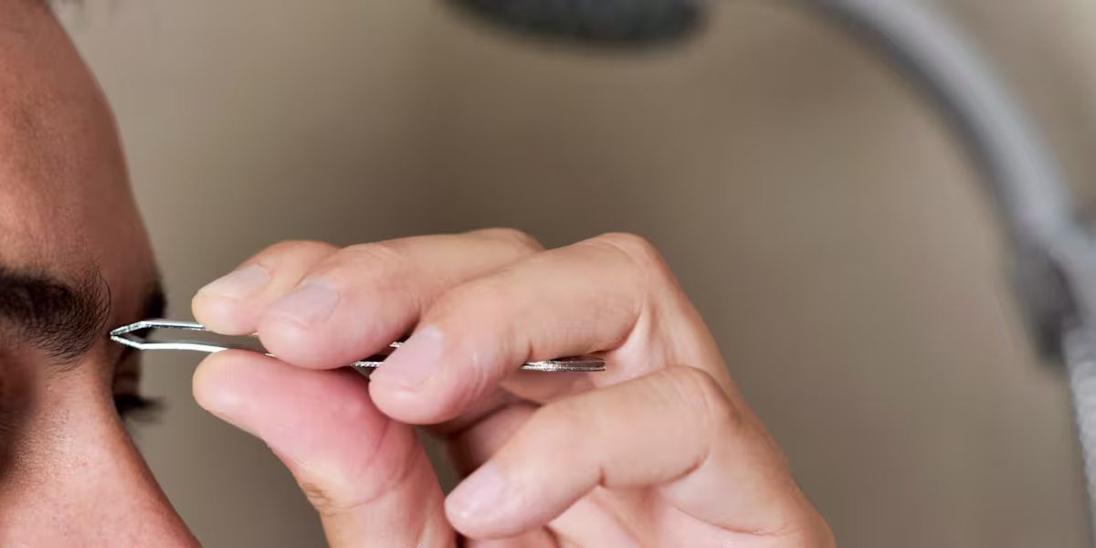 Cómo eliminar el entrecejo en casa: guía completa
