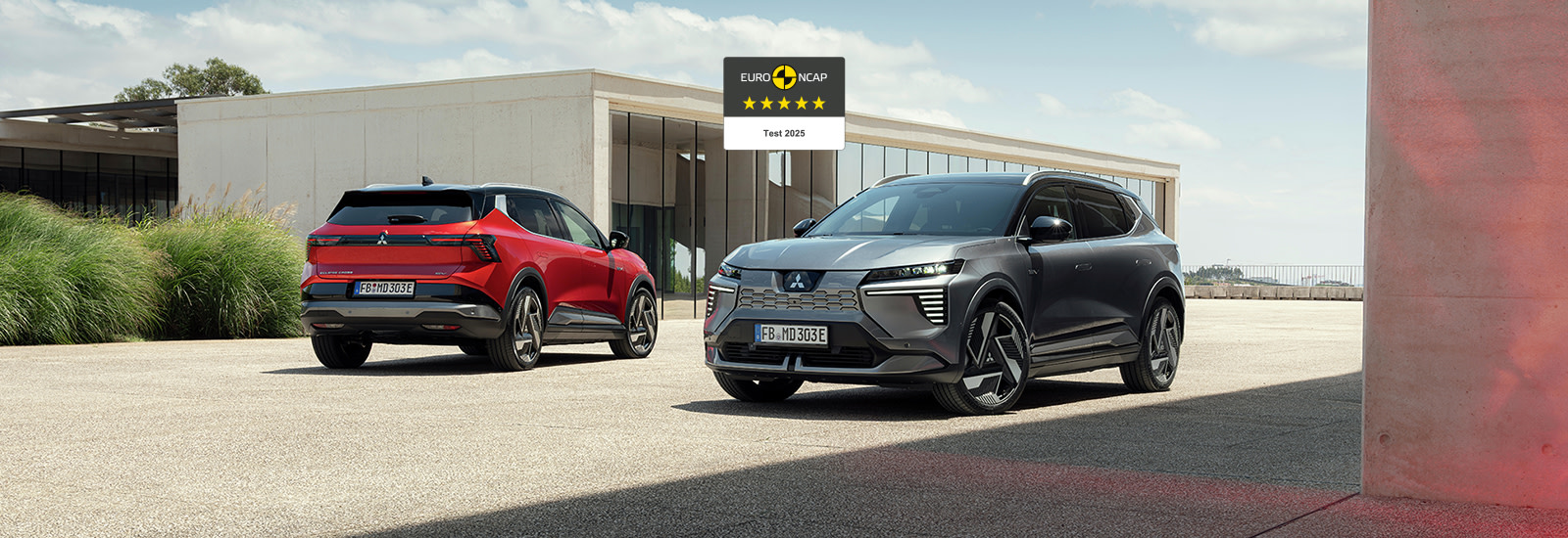 Foto: To Eclipse Cross i fargene rød og grå 