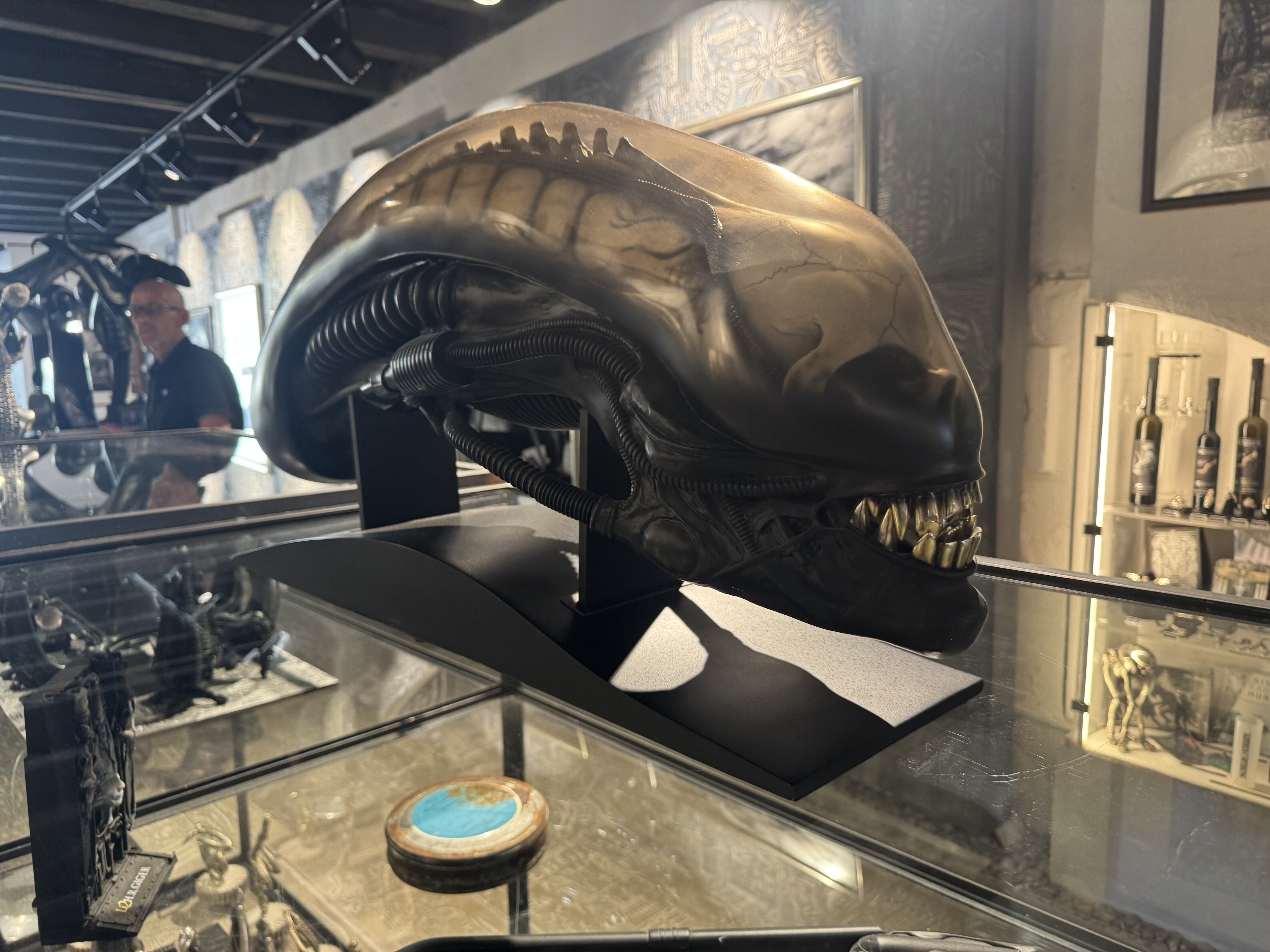 Inne på HR Giger-museet