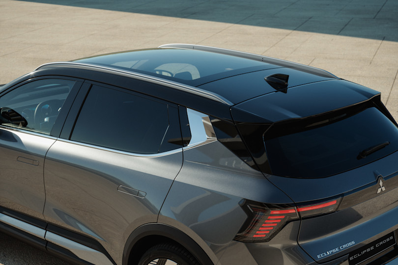 Foto: Eclipse Cross i fargen grå som viser taket på bilen