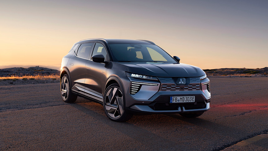 26MY_ECLIPSE_CROSS_BEV_1920-1080.jpg