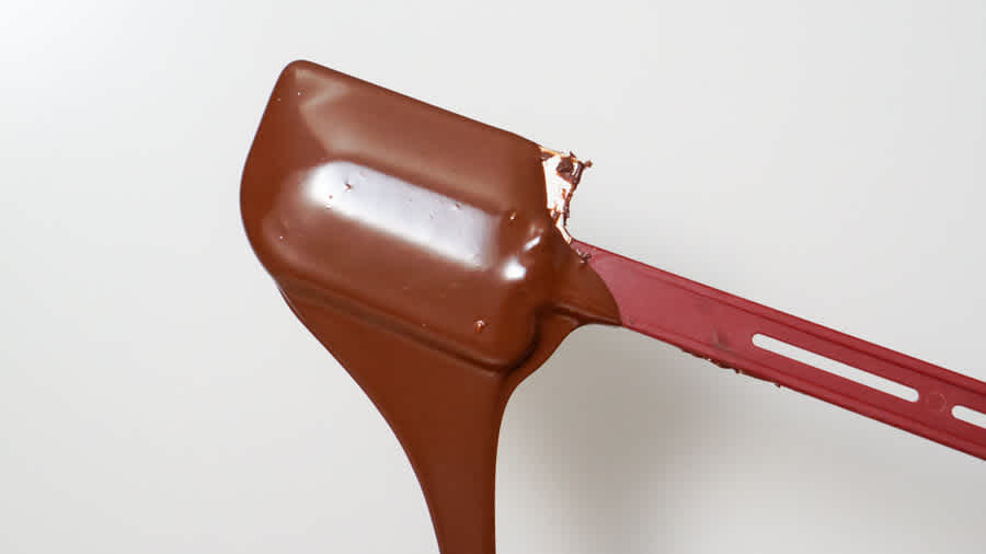 tempered-chocolate-falling-from-spatula