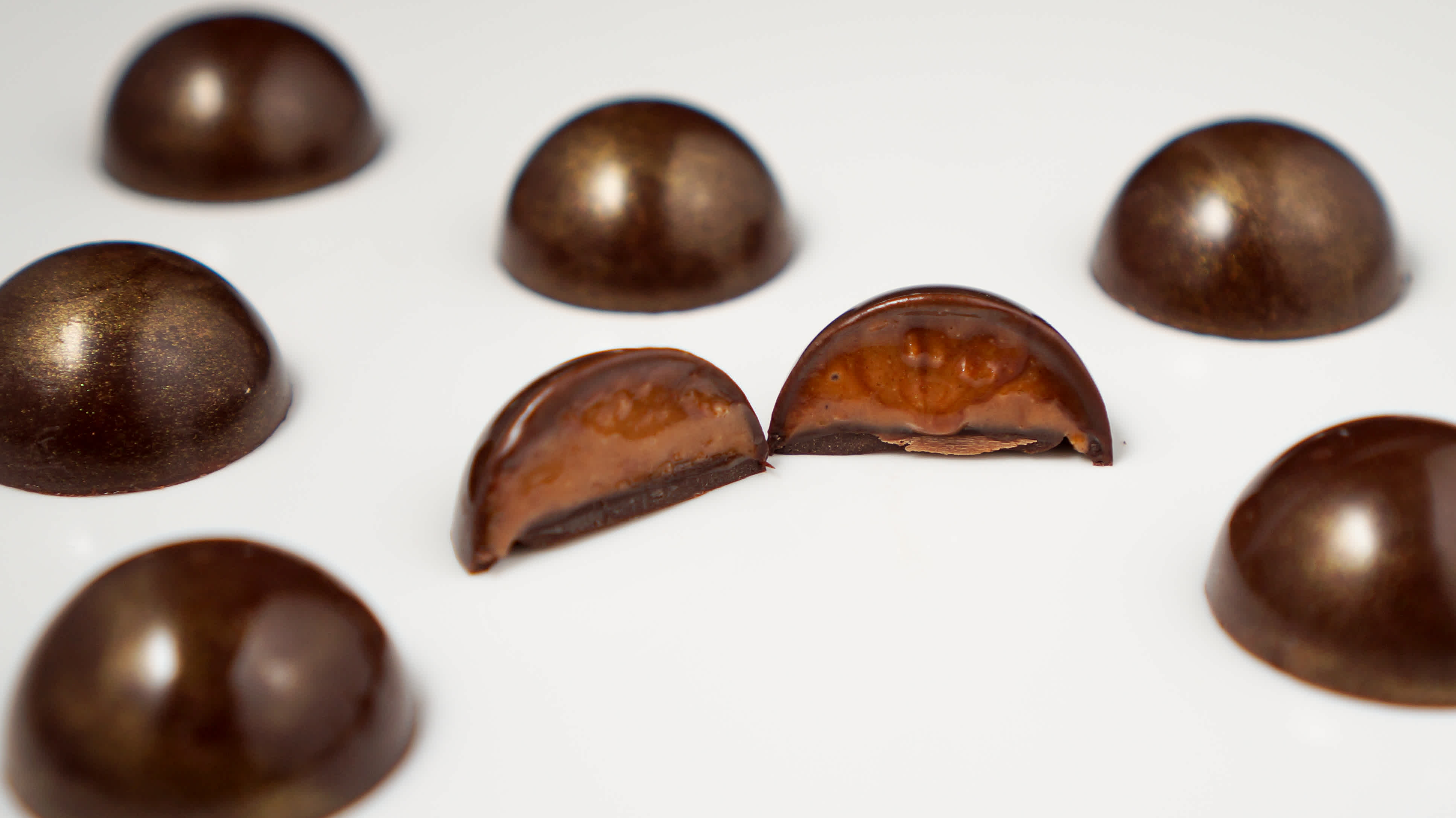 Moulded chocolate bonbons