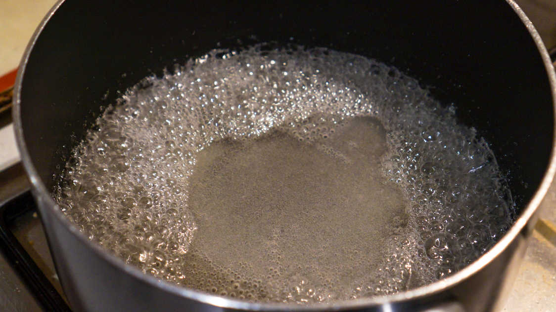 sugar-syrup-just-boiling