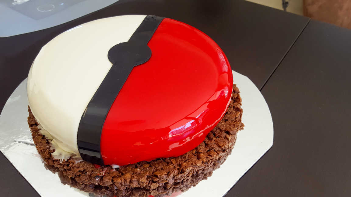 pokeball-entremet-close-up-without-button