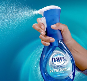 Cómo limpiar trastes con el pulverizador para trastes Dawn Powerwash