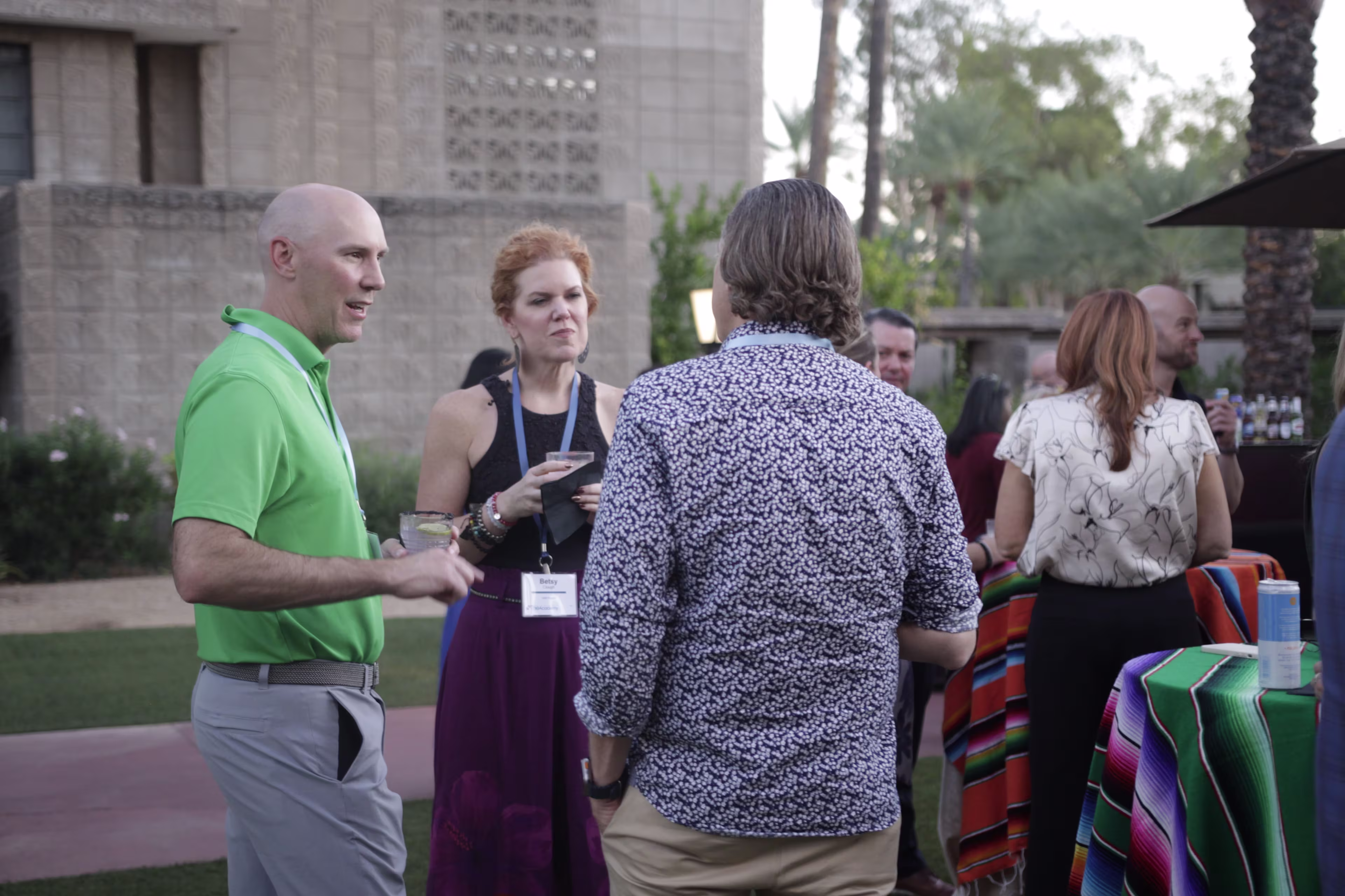 Intimate roundtable conversation between orthopedic service line executives during a national orthopedic conference.
