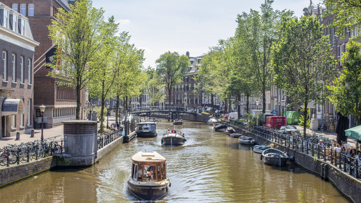 Magneetvisser vindt lichaam in Amsterdamse gracht