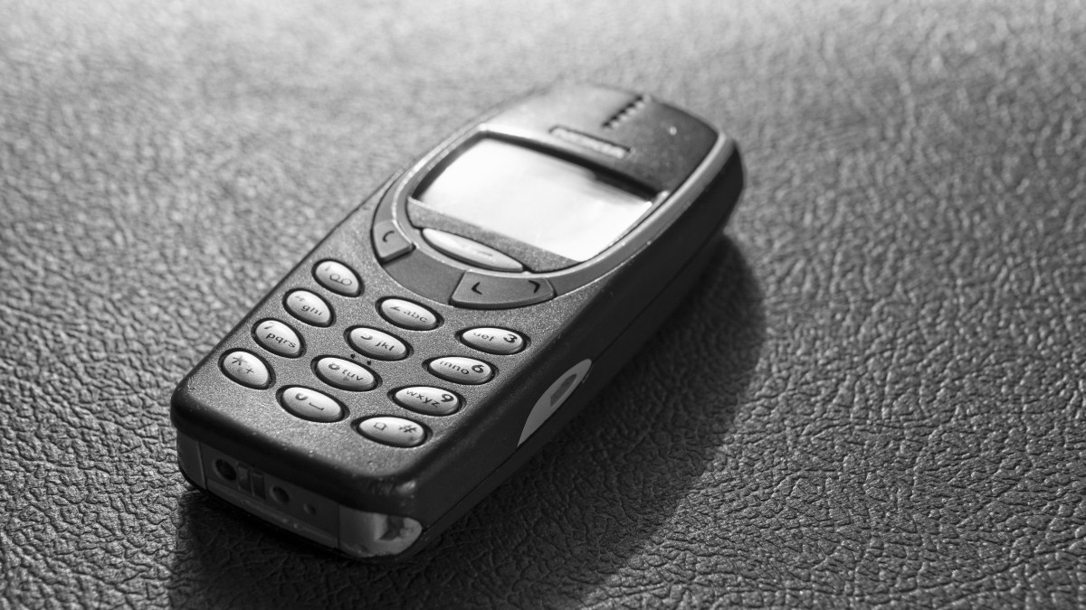 Politie zet Mark Rutte te kakken met 'nieuwe diensttelefoon': 'Lekker snaken' - ANP