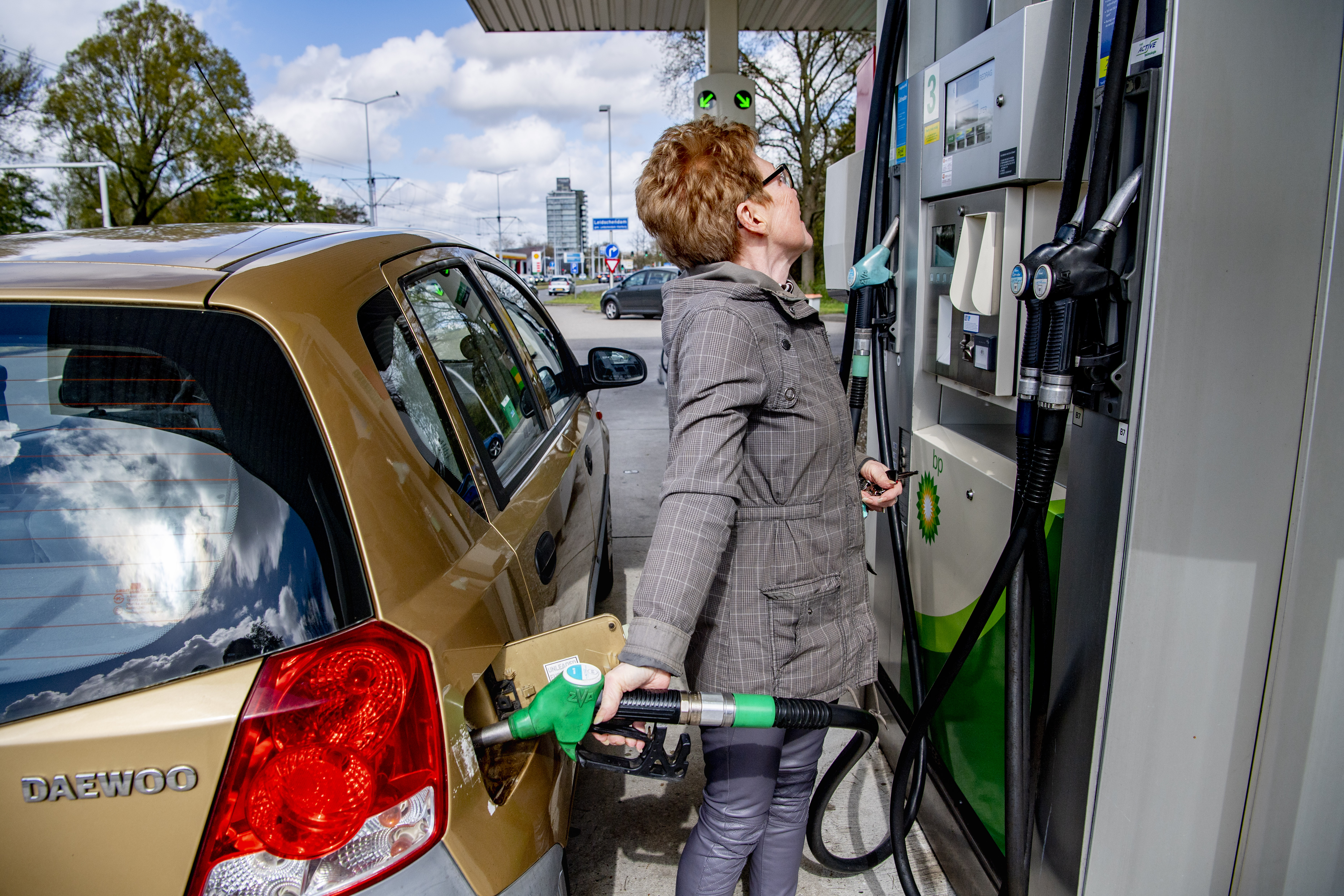 Vooroordeel behalve voor Lelie Wat is goedkoper: veel rijden met benzine, of loont diesel nog in 2022? |  Hart van Nederland