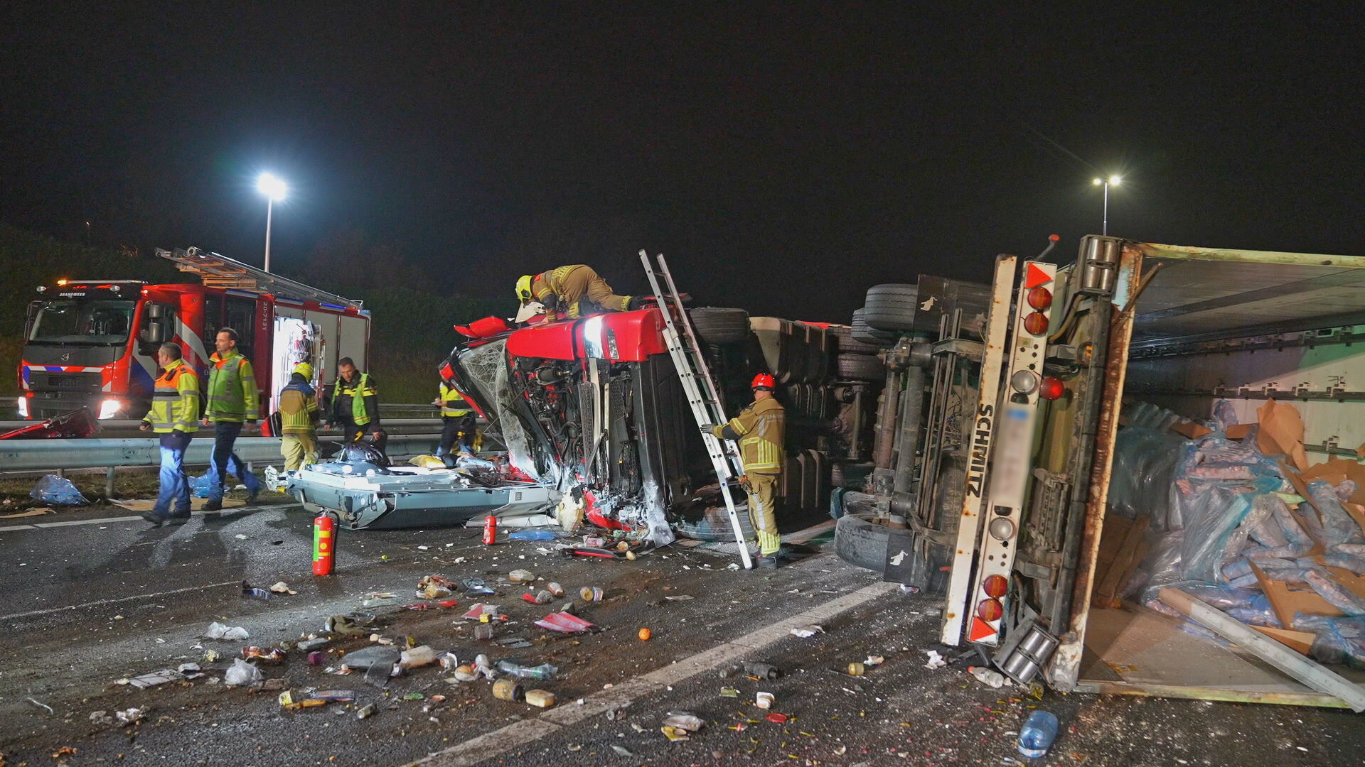 Vier Gewonden En Enorme Ravage Bij Heftige Botsing Tussen Auto En ...