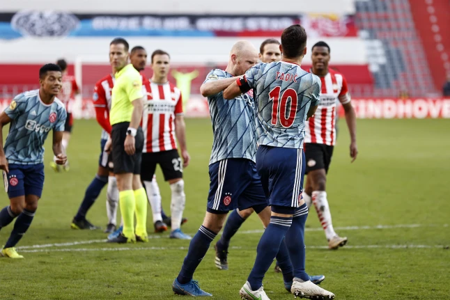 Psv Fans Wachten Ajacied Tadic Op Na Ruzie In Topper Hart Van Nederland