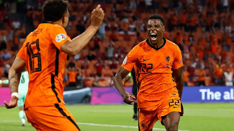 pics Ek Achtste Finales https www hartvannederland nl nieuws ek 2020 depay en dumfries schieten oranje naar de achtste finales van het ek voetbal