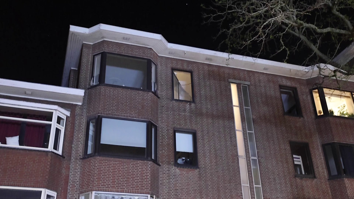 Man (22) die van vier hoog uit raam viel in Den Haag is overleden Hart van Nederland