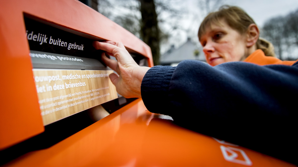Gedetailleerd Revolutionair flexibel Ondanks vuurwerkverbod sluit PostNL brievenbussen rond jaarwisseling toch  af | Hart van Nederland