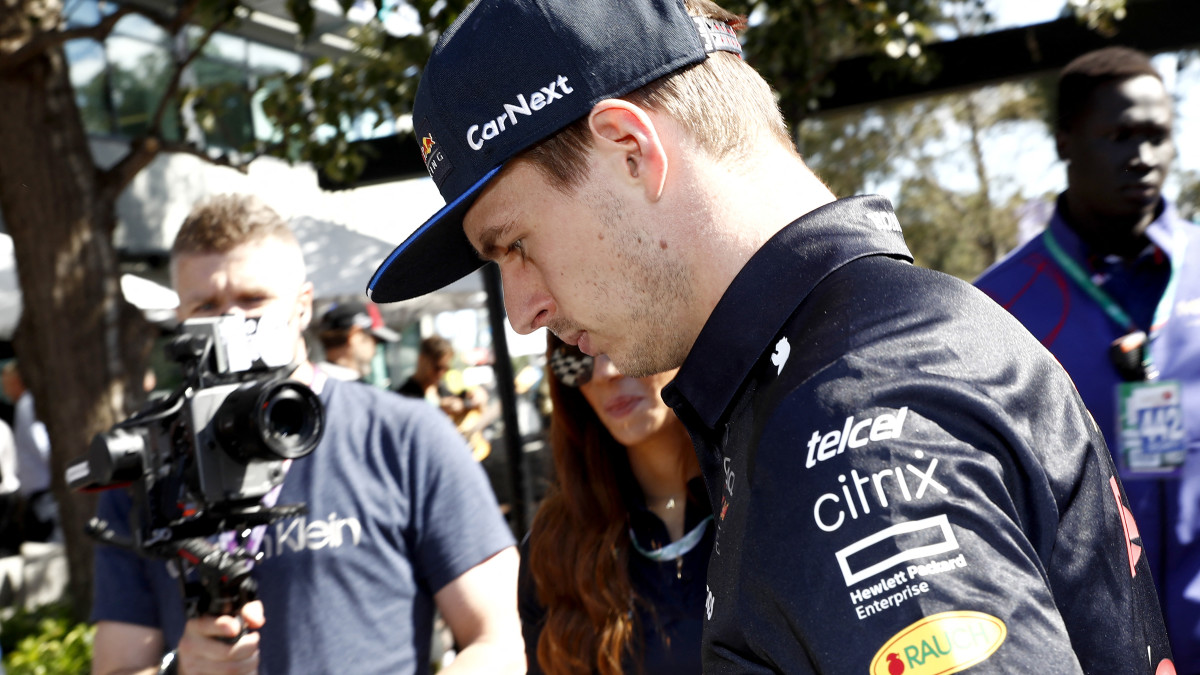 Max Verstappen valt uit in Grote Prijs van Australië, terwijl hij op tweede plek reed