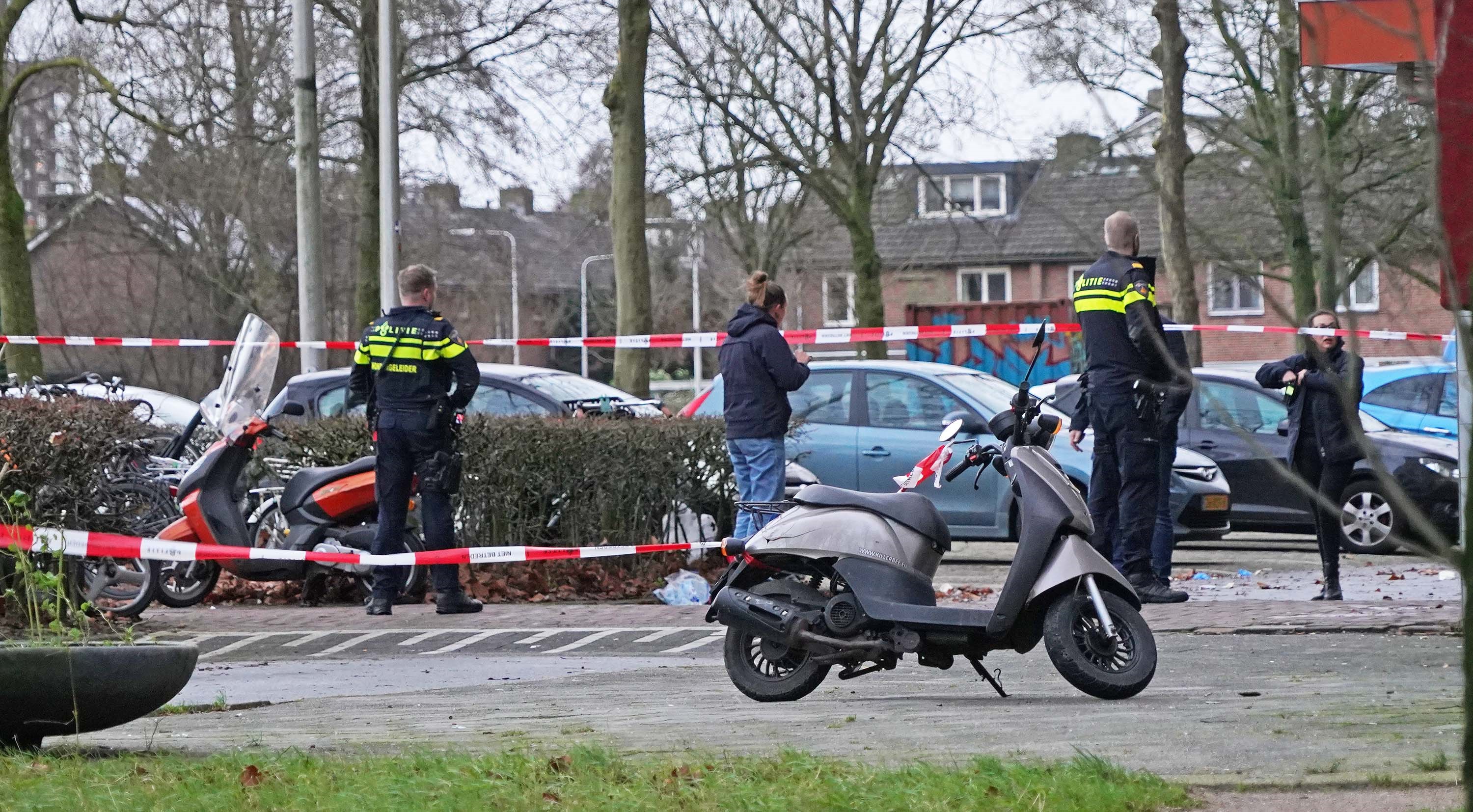 Dode Bij Schietpartij In Zwolle, Schutter Nog Op De Vlucht | Hart Van ...