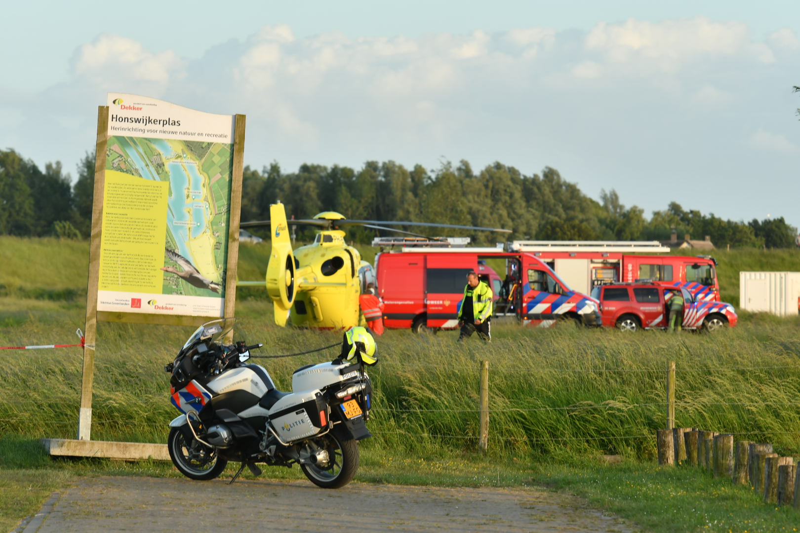 Grote Zoekactie Naar Vermiste Persoon In Honswijkerplas Bij Tull En 't ...