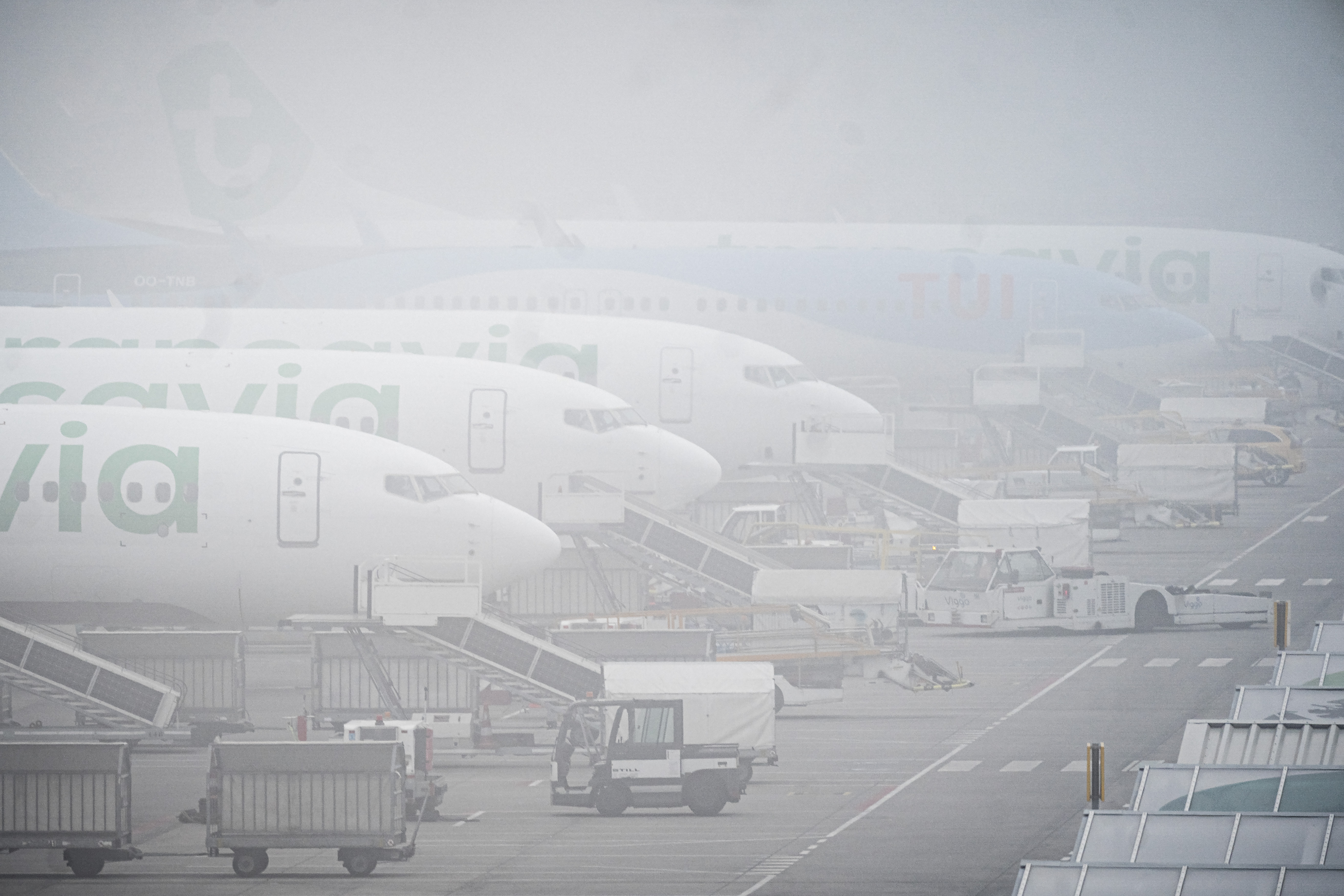 Vliegverkeer Eindhoven Airport Weer Op Gang Na Verdwijnen Mist | Hart ...