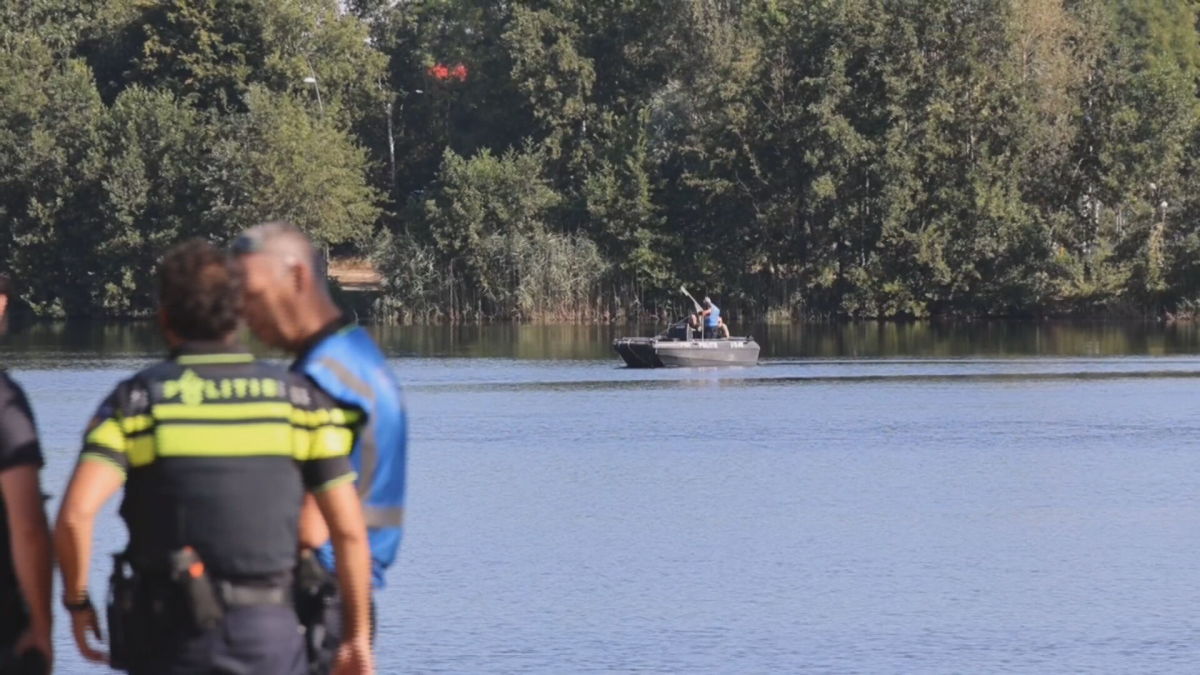 Lichaam gevonden tijdens zoekactie  in Waalwijks Surfmeer naar vermiste zwemmer 