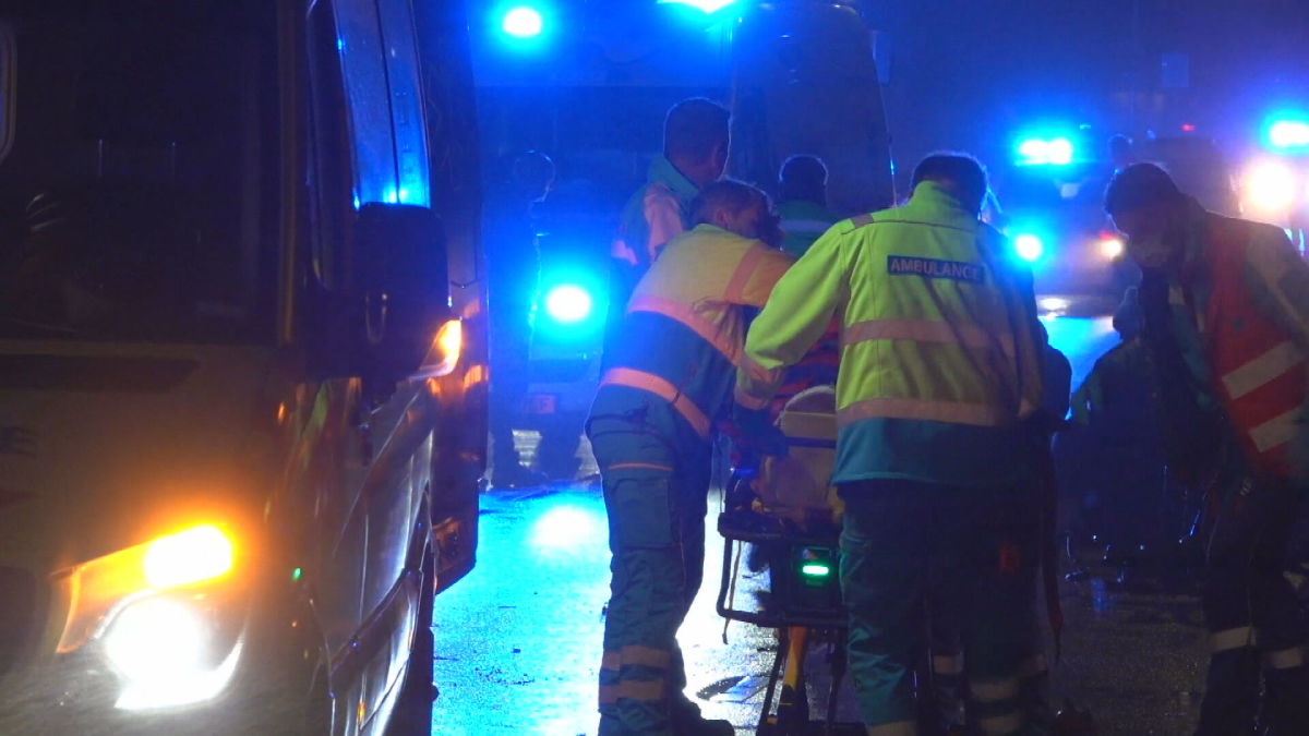 20211212 Oudkarspel 4 jongeren gewond busje rijdt door HFV.MXF frame 2096