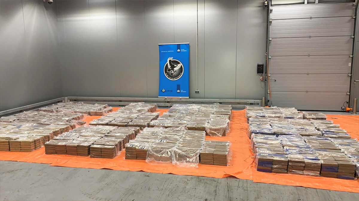 Opnieuw megavangst in Rotterdamse haven: 4000 kilo cocaïne onderschept .