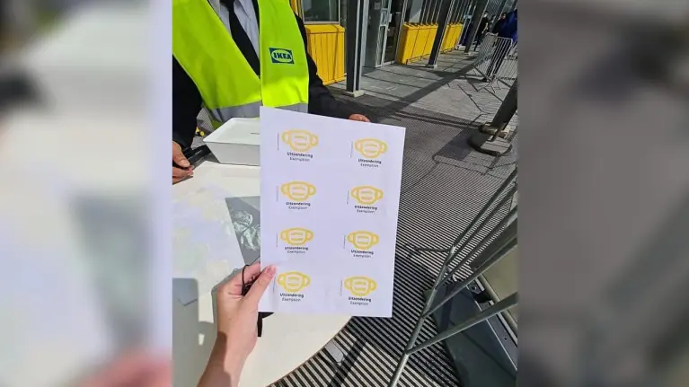 ikea schrapt gele sticker voor mensen zonder mondkapje na vergelijking met jodenster hart van nederland