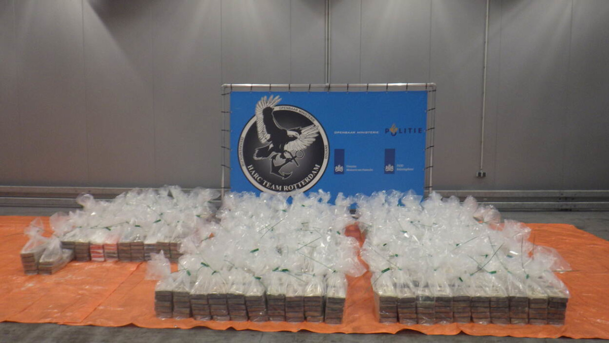 Politie en Douane ontdekken 1822 kilo cocaïne in vrachtwagen
