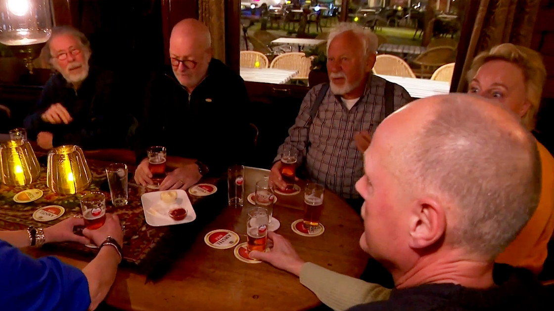 Enige échte 'Kleine café aan de haven' herdenkt Vader Abraham Hart