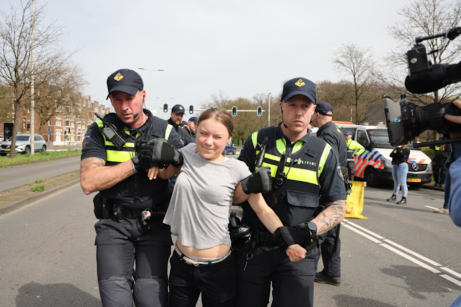 Greta Thunberg opgepakt bij verboden demonstratie op A12 | Hart van